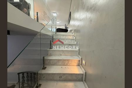 3_photo/94ce1ca659.3949eb60e8e65e7a-ATLAS-0de56546-b4f3-4344-b2f7-7e4d7fb0a96b.jpg de casa à venda com 5 quartos, 400m² em Vila Sao Jorge, São Vicente