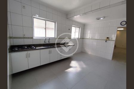 3_photo/94ce1ca78d.da96a1a17422ca13-ATLAS-26f0f7d4-9f90-4062-8e16-330c705df63d.jpg de casa à venda com 5 quartos, 209m² em Vila Sao Jorge, São Vicente