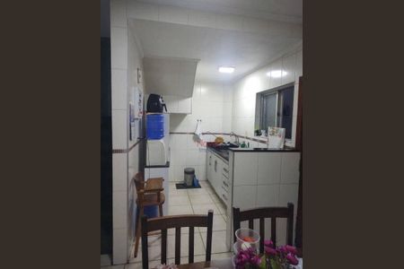 3_photo/94ce1ca7b9.2110c4efe11134e3-ATLAS-41a7bf8d-7369-45a6-ba75-b2efffcd2502.jpg de casa à venda com 3 quartos, 114m² em Vila Sao Jorge, São Vicente