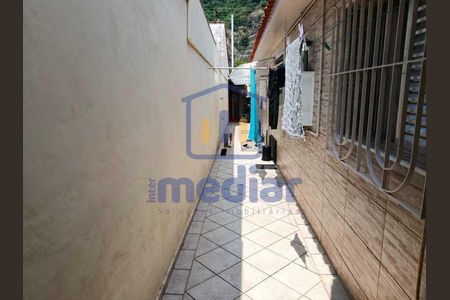 10_photo/94ce1ca8e7.bbd0c06dccd8b6dc-ATLAS-5a17573d-7591-4ea4-830c-60f69aa8161d.jpg de casa à venda com 2 quartos, 72m² em Vila Sao Jorge, São Vicente