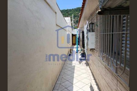 7_photo/94ce1ca8e7.bbd0c06dccd8b6dc-ATLAS-9d1b2118-1974-492b-92d7-c4ed723a598c.jpg de casa à venda com 2 quartos, 72m² em Vila Sao Jorge, São Vicente