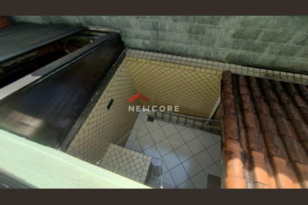 5_photo/94ce1ca92b.b60f5a7682bed42c-ATLAS-29ef8646-60b4-4cb1-aac0-1a9e04b8783a.jpg de casa à venda com 2 quartos, 90m² em Vila Sao Jorge, São Vicente