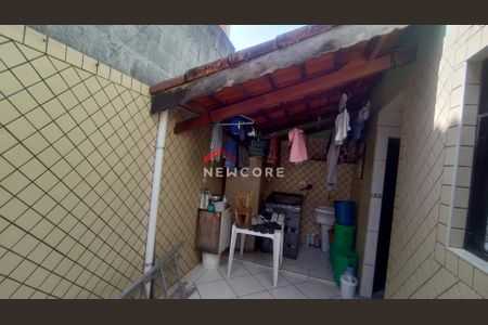 12_photo/94ce1ca92b.b60f5a7682bed42c-ATLAS-676ba761-8926-4452-9417-bb2b50b36fa3.jpg de casa à venda com 2 quartos, 90m² em Vila Sao Jorge, São Vicente
