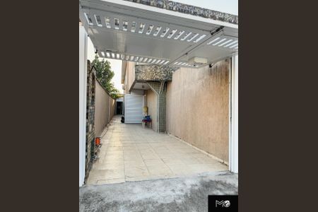 4_photo/94ce1caf51.e4e8a09e071da8e4-ATLAS-f6a6da68-a1a9-4345-a6f3-efe2fb300d6e.jpg de casa à venda com 3 quartos, 120m² em Vila Sao Jorge, São Vicente
