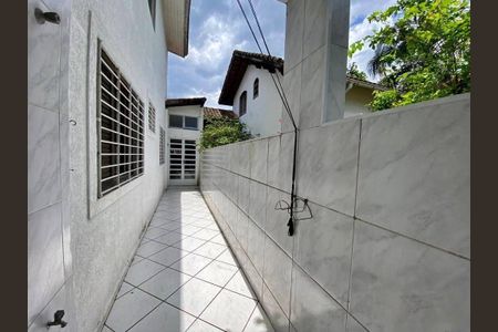 7_photo/94ce1d0809.e9e7bffe1f964319-ATLAS-cc8b228d-6e90-4f20-8528-75fa3c5534f9.jpg de casa à venda com 4 quartos, 90m² em Canto do Forte, Praia Grande