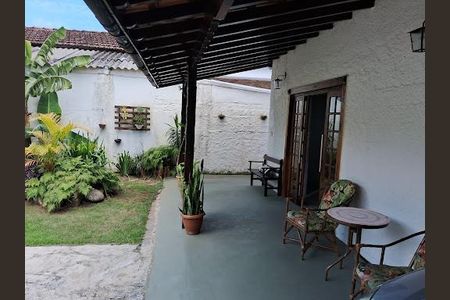 2_photo/94ce1d0847.6c5c93e045adfc60-ATLAS-e00cecca-4fb7-4257-87ea-710d92a21235.jpg de casa à venda com 5 quartos, 200m² em Canto do Forte, Praia Grande