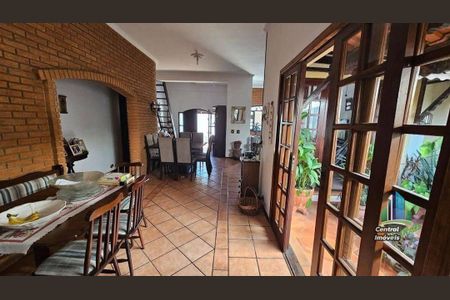 3_photo/94ce1d0857.7a84f7ff2c106b4f-ATLAS-1559239c-e2e2-465c-adca-ab78a2db4003.jpg de casa à venda com 3 quartos, 165m² em Canto do Forte, Praia Grande