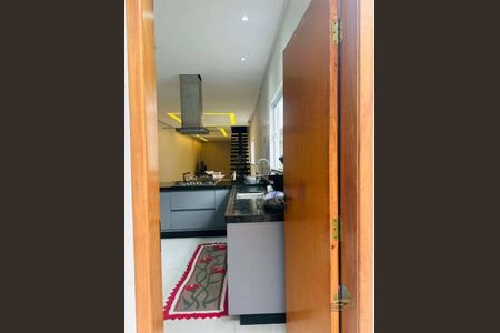 7_photo/94ce1d087d.ec621b4ce42321f0-ATLAS-a1c052e5-e32c-4147-a5a7-b8a9f1a9acb6.jpg de casa à venda com 3 quartos, 189m² em Canto do Forte, Praia Grande