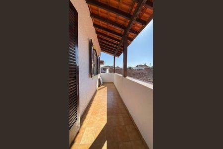 4_photo/94ce1d0893.3949eb60e8e65e7a-ATLAS-2909111a-1477-4ac3-81ec-b829d764f35e.jpg de casa à venda com 5 quartos, 200m² em Canto do Forte, Praia Grande