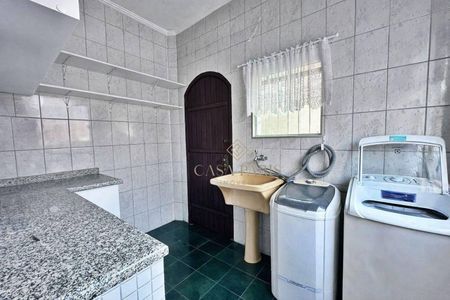 18_photo/94ce1d09cf.5f442c436abea341-ATLAS-9e210324-9831-449d-9807-391bbcb43d33.jpg de casa à venda com 3 quartos, 266m² em Canto do Forte, Praia Grande