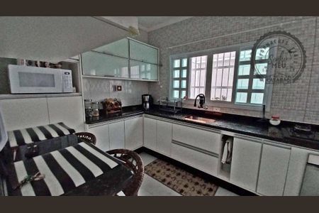 6_photo/94ce1da0a9.8ca146e4695ff152-ATLAS-7d3b8ee4-6ffa-44d6-9b7e-9928039a23d4.jpg de casa à venda com 3 quartos, 190m² em Canto do Forte, Praia Grande