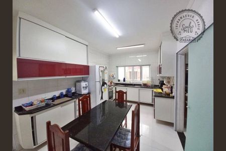 6_photo/94ce1da751.470e3b4ecc8ee2ef-ATLAS-9d61aa28-8820-451e-883a-0f93122673e1.jpg de casa à venda com 4 quartos, 200m² em Canto do Forte, Praia Grande