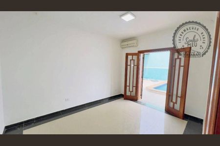 2_photo/94ce1da8a7.12a796eb49bed496-ATLAS-84081f5e-4bfa-4be2-b80e-1b860ce80da5.jpg de casa à venda com 3 quartos, 250m² em Canto do Forte, Praia Grande