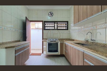 3_photo/94ce1da8f9.1513912aed6a9552-ATLAS-2d2c4fe7-707b-4d0b-90fc-2641de930579.jpg de casa à venda com 3 quartos, 265m² em Canto do Forte, Praia Grande