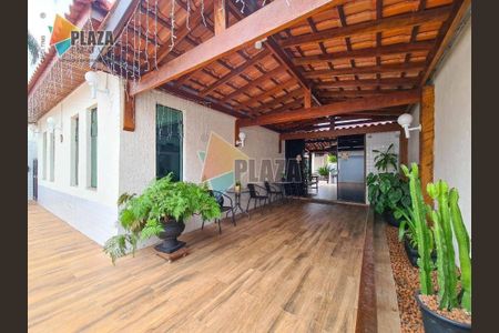 8_photo/94ce1daa2b.59e2a8b39dc3b007-ATLAS-9e0c3c09-4afc-46f8-9559-0d657474fe40.jpg de casa à venda com 3 quartos, 277m² em Canto do Forte, Praia Grande