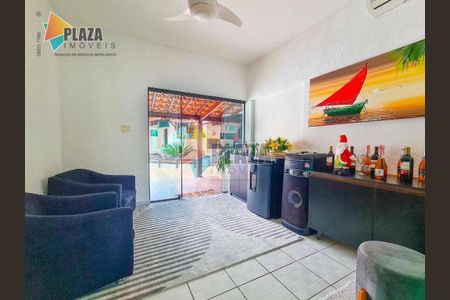 18_photo/94ce1daa2b.59e2a8b39dc3b007-ATLAS-df00f401-4bf6-450d-ba7a-a7f35d1413fc.jpg de casa à venda com 3 quartos, 277m² em Canto do Forte, Praia Grande