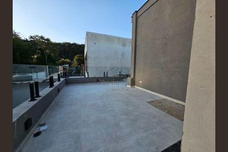 2_photo/94ce1dabb3.0fee6dfc1a5f20f7-ATLAS-5943dffc-0330-4f7e-8c2c-6092b43f18f7.jpg de casa à venda com 4 quartos, 350m² em Canto do Forte, Praia Grande