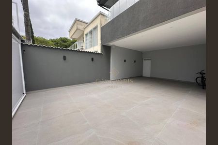 6_photo/94ce1dabd9.b638bc529ff2c692-ATLAS-bca29024-17fb-40a1-8461-84dc266367c0.jpg de casa à venda com 5 quartos, 380m² em Canto do Forte, Praia Grande