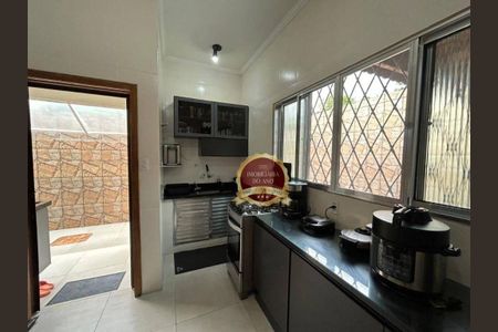 18_photo/94ce1db1f1.3b6bc584e225c04e-ATLAS-dbc19348-c715-4fc2-b18c-3c69ce8ee8c1.jpg de casa à venda com 2 quartos, 86m² em Boqueirão, Praia Grande