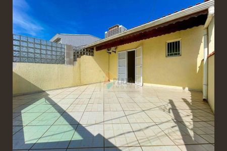 18_photo/94ce1db4bb.873c8b8e47666640-ATLAS-e5df2b0f-a527-4d9f-b3be-deb51528adb3.jpg de casa à venda com 3 quartos, 181m² em Boqueirão, Praia Grande