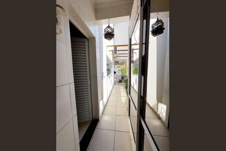 4_photo/94ce1db503.22d99d281daac78a-ATLAS-edf7a243-fd31-4b90-a46e-c2d60ead2029.jpg de casa à venda com 3 quartos, 127m² em Boqueirão, Praia Grande