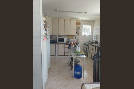 5_photo/94ce1db52f.b5f4e39731e4f05c-ATLAS-4c79fd4c-145e-4fd2-bd6d-6999884a7ed9.jpg de casa à venda com 4 quartos, 184m² em Boqueirão, Praia Grande