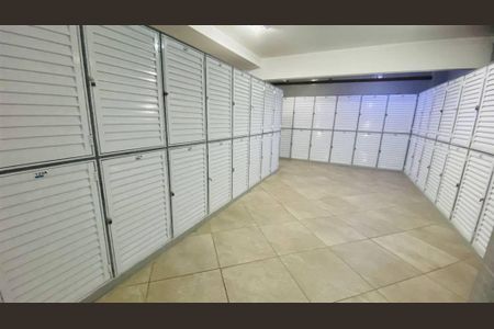 3_photo/94ce1db71f.72b16969c222ce56-ATLAS-0c39b4ff-88d8-44d0-ad7e-1eaa9daee6a4.jpg de apartamento à venda com 1 quarto, 52m² em Boqueirão, Praia Grande