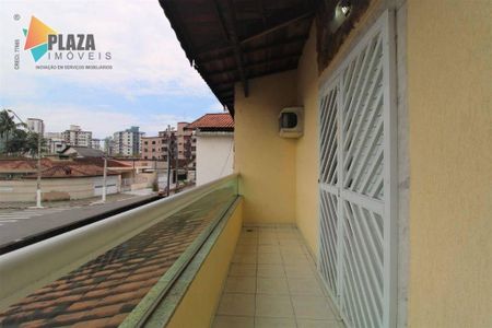 4_photo/94ce1dcac7.275fe3fcda77567d-ATLAS-12b19408-e66b-44e6-8b0b-30af179b9782.jpg de casa à venda com 3 quartos, 156m² em Guilhermina, Praia Grande