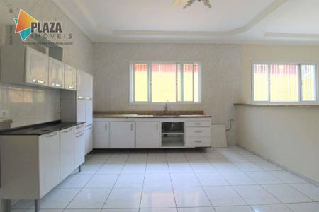 4_photo/94ce1dcac7.275fe3fcda77567d-ATLAS-678a13b2-727e-45a9-ba5c-daf0fc4be1fb.jpg de casa à venda com 3 quartos, 156m² em Guilhermina, Praia Grande