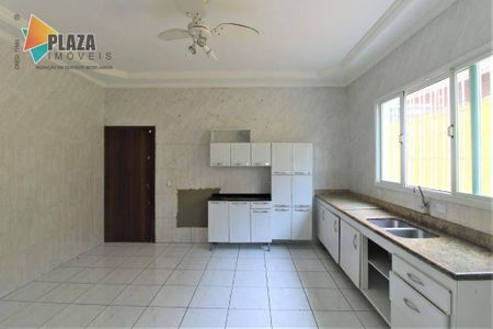 30_photo/94ce1dcac7.275fe3fcda77567d-ATLAS-6e1cbceb-a0f3-4e59-a807-1f4b3d12e5ec.jpg de casa à venda com 3 quartos, 157m² em Guilhermina, Praia Grande