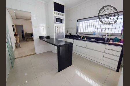 10_photo/94ce1dcb63.3bbff66cc2ca2df2-ATLAS-b3fa919f-a57d-4187-9ae5-b2cb4a114ca7.jpg de casa à venda com 2 quartos, 70m² em Boqueirão, Praia Grande