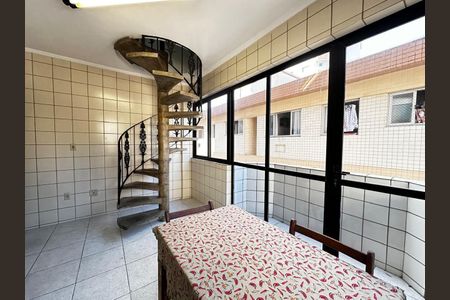 4_photo/94ce1dcbe5.58daacf80c27bb35-ATLAS-26fbe8d8-295e-4e7b-8a60-899a1f432ec3.jpg de apartamento à venda com 2 quartos, 100m² em Guilhermina, Praia Grande