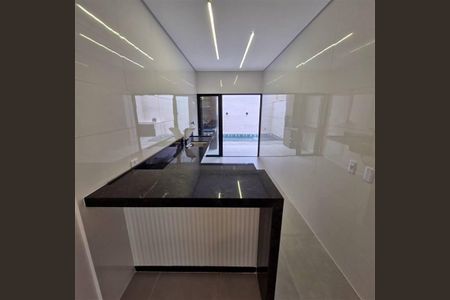 7_photo/94ce1dcc27.b37fb779aadef412-ATLAS-59a529f8-848e-490c-8bde-e9c3f538fac5.jpg de casa à venda com 3 quartos, 130m² em Guilhermina, Praia Grande