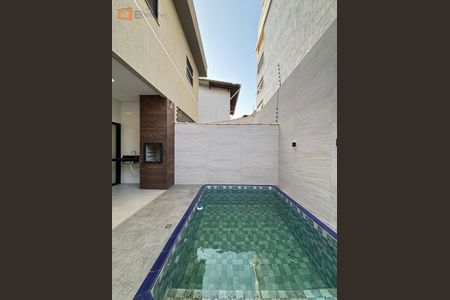 17_photo/94ce1dcc27.b37fb779aadef412-ATLAS-99681b22-8d28-478d-8e3c-6e0d7e5d5ffb.jpg de casa à venda com 3 quartos, 130m² em Guilhermina, Praia Grande