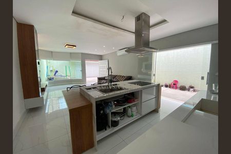 8_photo/94ce1dccf1.561dcad3d0cedf12-ATLAS-45aa7fd8-6eab-4d1e-882a-c31ffb67c60b.jpg de casa à venda com 3 quartos, 133m² em Guilhermina, Praia Grande