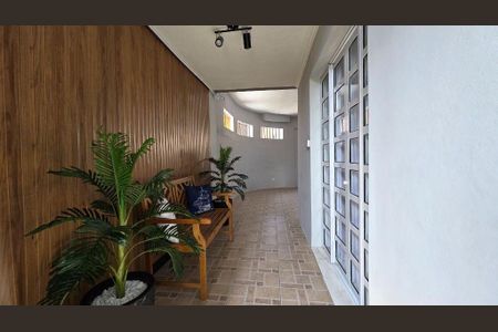 25_photo/94ce1dcd43.005b2c2c0d5e94b6-ATLAS-e05589b9-6bd7-4680-ad1c-2b9ba69b40dc.jpg de casa à venda com 2 quartos, 140m² em Guilhermina, Praia Grande