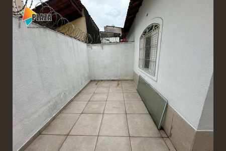 18_photo/94ce1dce97.9a54faa83c3e471c-ATLAS-0787b49d-d3bb-4d60-bbd7-ff93344174c2.jpg de casa à venda com 2 quartos, 69m² em Guilhermina, Praia Grande