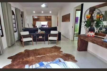 7_photo/94ce1dd29b.05acccb2dbb53537-ATLAS-a6cffeba-12f9-4a9f-a916-2e4e69751120.jpg de casa à venda com 3 quartos, 180m² em Guilhermina, Praia Grande