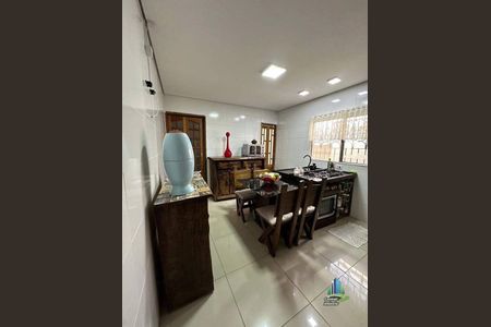 24_photo/94ce1dd2b1.cba3da746242e602-ATLAS-12f814fe-0b7e-4e72-9e5c-b08debc8fa8a.jpg de casa à venda com 3 quartos, 100m² em Guilhermina, Praia Grande