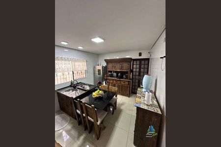4_photo/94ce1dd2b1.cba3da746242e602-ATLAS-743dc1bd-4636-40ef-a52f-876f30c9a94f.jpg de casa à venda com 3 quartos, 100m² em Guilhermina, Praia Grande