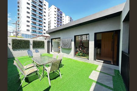 5_photo/94ce1e5637.833a42e394c467a8-ATLAS-2f1d2d69-8fa0-4bf9-a25c-53b9ac475be2.jpg de casa à venda com 3 quartos, 165m² em Vila Assuncao, Praia Grande