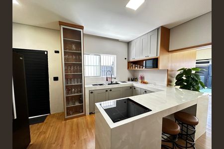 21_photo/94ce1e5637.833a42e394c467a8-ATLAS-ccbd5197-acce-40d8-8f57-5b16ce0829b3.jpg de casa à venda com 3 quartos, 165m² em Vila Assuncao, Praia Grande