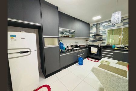 3_photo/94ce1e567b.92bd7eb76981e119-ATLAS-1f21c3b9-aeeb-4268-93c3-8e8a0f3b6e04.jpg de casa à venda com 3 quartos, 200m² em Vila Assuncao, Praia Grande