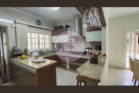 5_photo/94ce1e5847.3faa1895dd9a36aa-ATLAS-ae72ac32-b02b-4ce0-b39e-a42b94db3b01.jpg de casa à venda com 4 quartos, 246m² em Vila Assuncao, Praia Grande