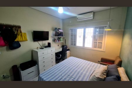 4_photo/94ce1e587f.8cbbc6e43ead3576-ATLAS-2019c7fc-4854-4afc-b204-7e0c6ef4174c.jpg de casa à venda com 3 quartos, 195m² em Vila Tupi, Praia Grande