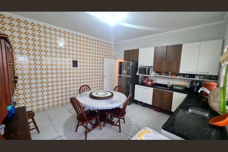 6_photo/94ce1e587f.8cbbc6e43ead3576-ATLAS-5571b26f-3e28-4d7c-b8c3-96db5b8c4ccf.jpg de casa à venda com 3 quartos, 195m² em Vila Tupi, Praia Grande