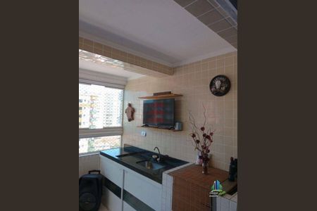 4_photo/94ce1e5895.fe779bbb3833d749-ATLAS-c1ad0dd3-e82c-4b6a-9b0e-1ac21fc9ba0e.jpg de apartamento à venda com 3 quartos, 92m² em Vila Tupi, Praia Grande