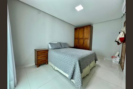 48_photo/94ce1e5e45.6cfae7307d3dcc57-ATLAS-6afde0c2-c448-4d93-8aa1-7212024b43dd.jpg de apartamento à venda com 4 quartos, 290m² em Vila Tupi, Praia Grande