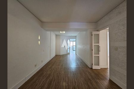 10_photo/94ce1e5f47.eb4747a7722cd593-ATLAS-cee915d2-b0a9-409f-9e24-4ae308e6dfb1.jpg de apartamento à venda com 3 quartos, 179m² em Vila Tupi, Praia Grande