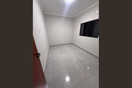 29_photo/94ce1e6003.6b2453e70642c87c-ATLAS-d24d9e32-c09b-48bc-835f-dfc48b3d7dfb.jpg de casa para alugar com 3 quartos, 98m² em Vila Tupi, Praia Grande